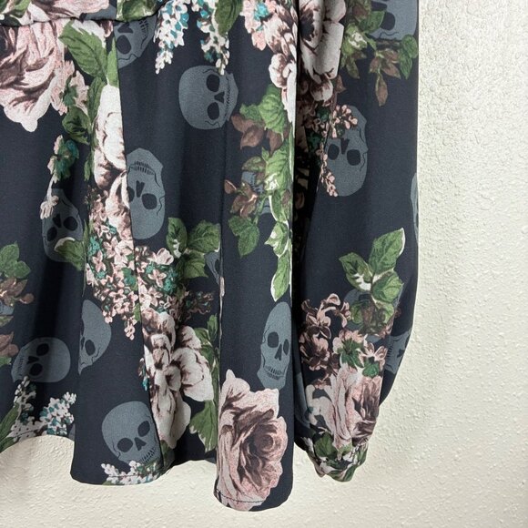 Torrid Peplum Crepe Sweetheart Neck Top Skull Floral Size 1X Whimsigoth - Picture 5 of 11
